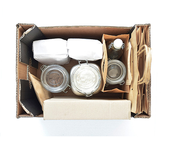 Leistungen Beispiel Lebensmittel-Set Schritt 2 Wahl der Verpackung - verschiedene Verpackungen in der Draufsicht in einer Kiste
